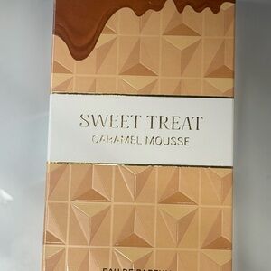 Caramel Mousse - Peachy Beige and Gold Accent Packaging